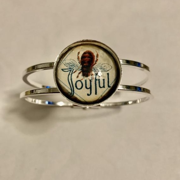 Bee Joyful Bracelet - Picture 3 of 11